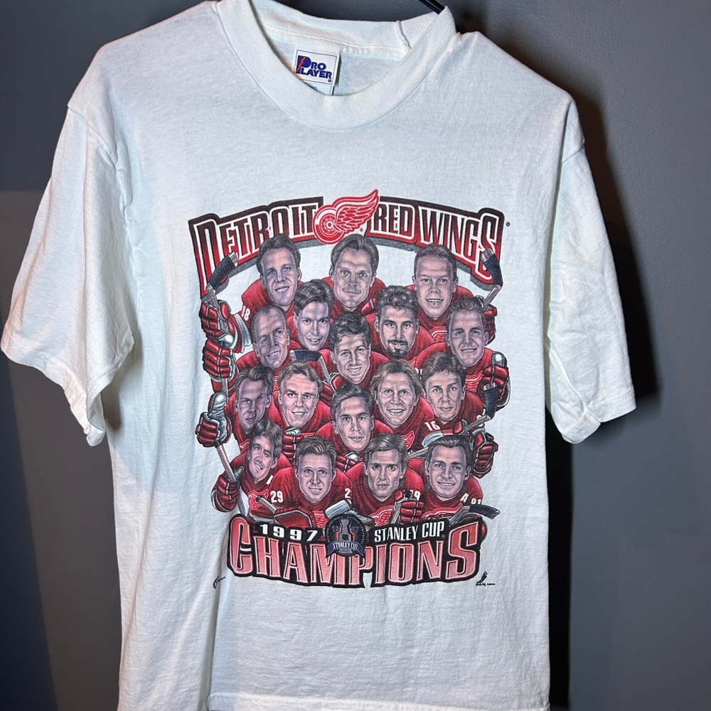 1997 Vintage Red Wings T Shirt